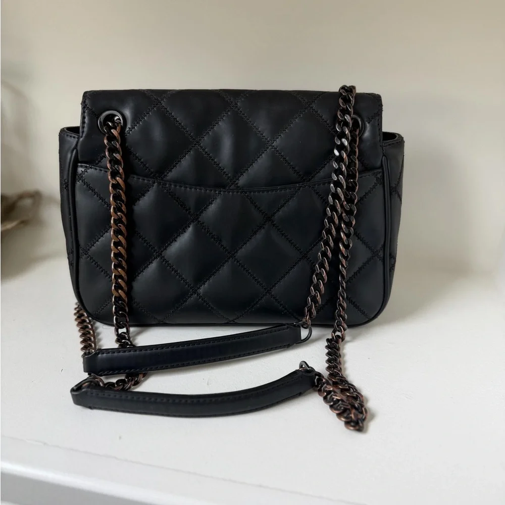 Tory Burch Willa Quilted Leather Shoulder Bag in Black with Chain Strap